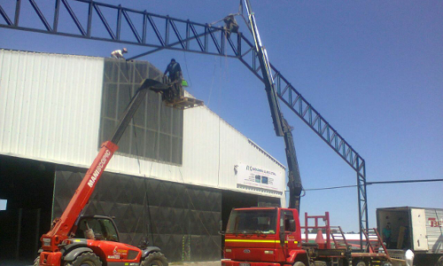 Beltol.CL Arriendo Grúas Horquilla Manipulador Telescópico 4x4 Camión Pluma en Osorno